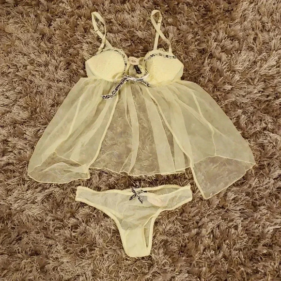 Victoria's secret two peices set size bra 34B panties M NWT - Picture 1 of 6